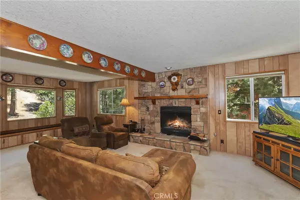 325 Brentwood, Lake Arrowhead, CA 92352