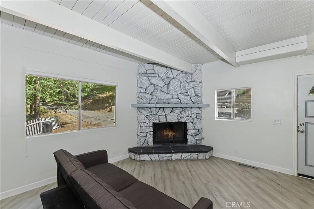 Lake Arrowhead, CA 92352,776 Lords LN