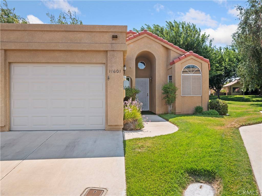 11601 Park LN, Apple Valley, CA 92308