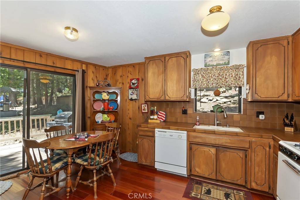 Twin Peaks, CA 92391,305 Cedarbrook DR
