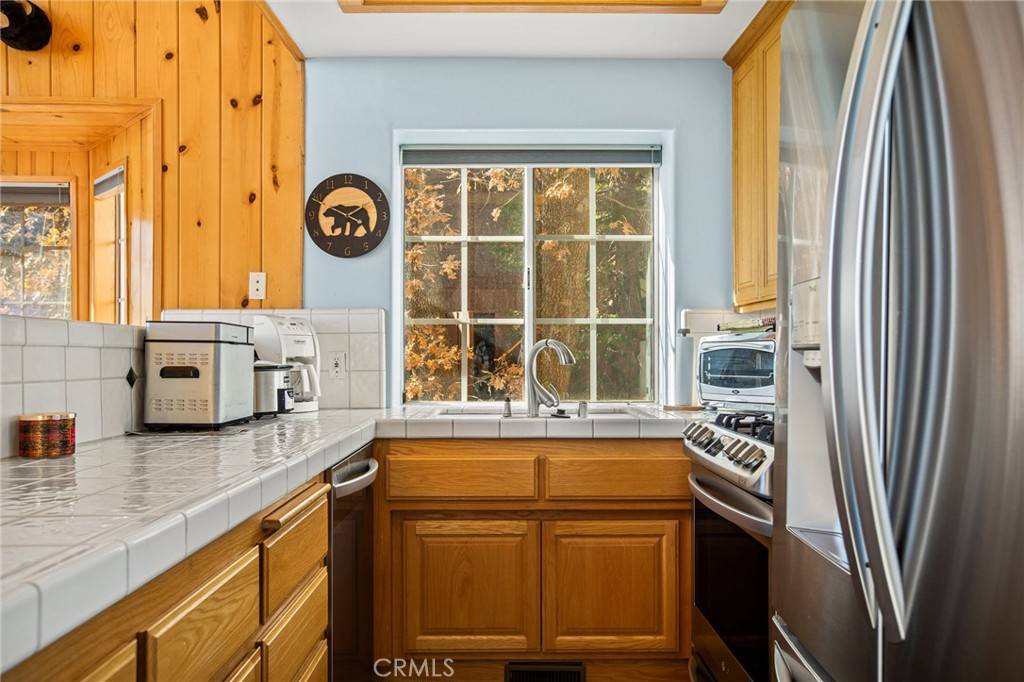 Running Springs, CA 92382,2477 Spring Oak DR