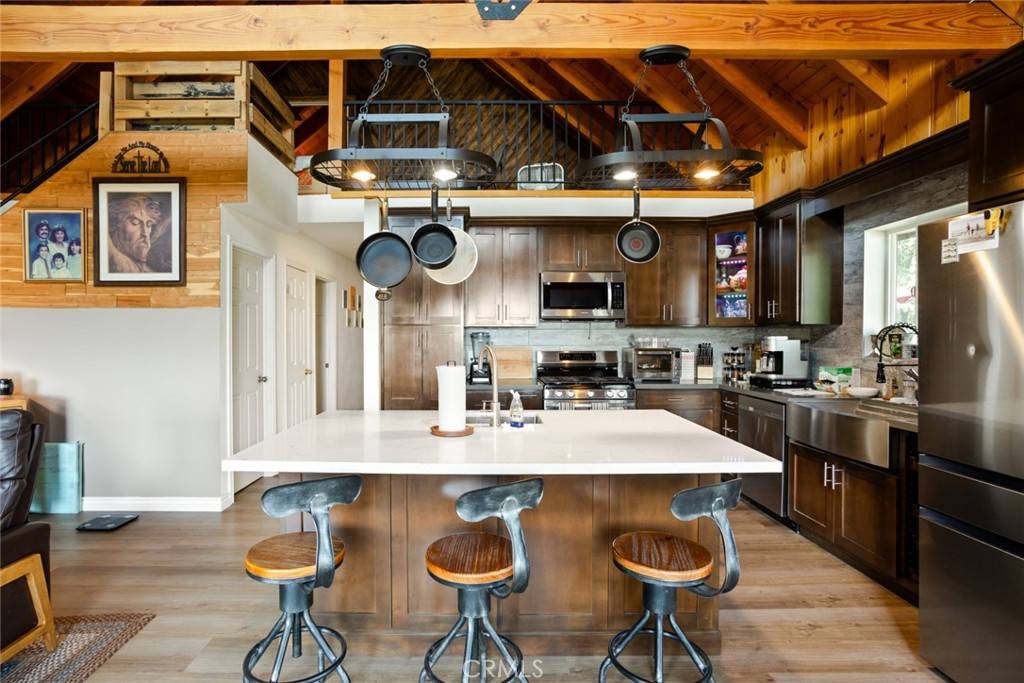Running Springs, CA 92382,20 Oak Leaf LN