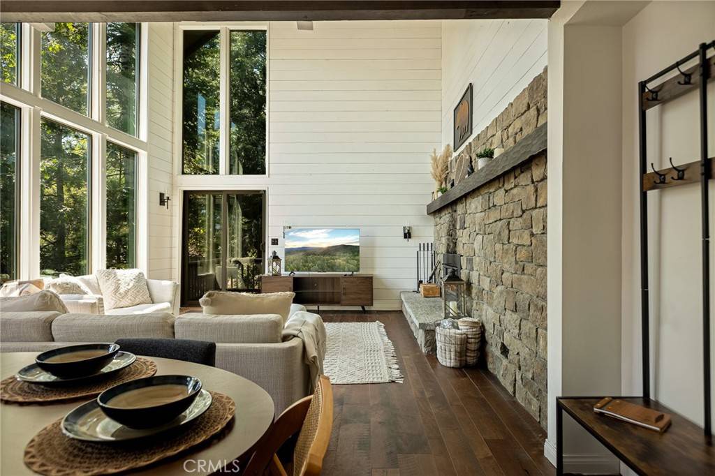 Lake Arrowhead, CA 92352,332 Grizzly RD
