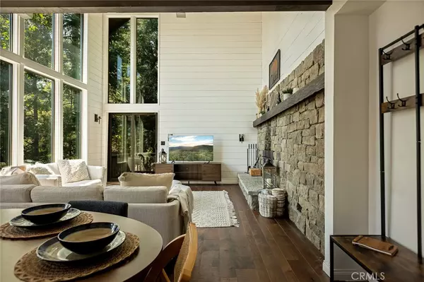 Lake Arrowhead, CA 92352,332 Grizzly RD