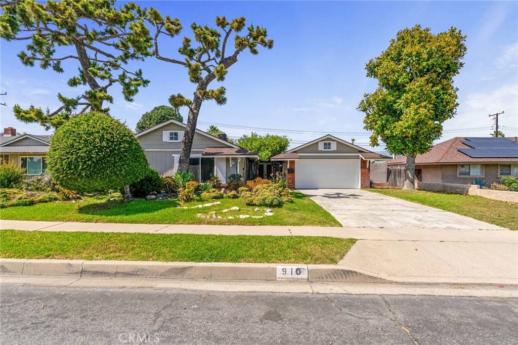 910 E Home ST, Rialto, CA 92376