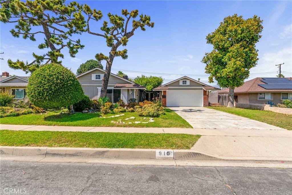 910 E Home ST, Rialto, CA 92376