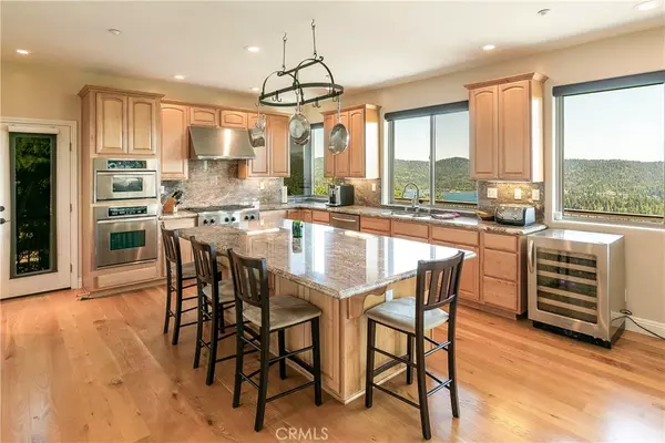 Lake Arrowhead, CA 92352,27692 Caribou DR