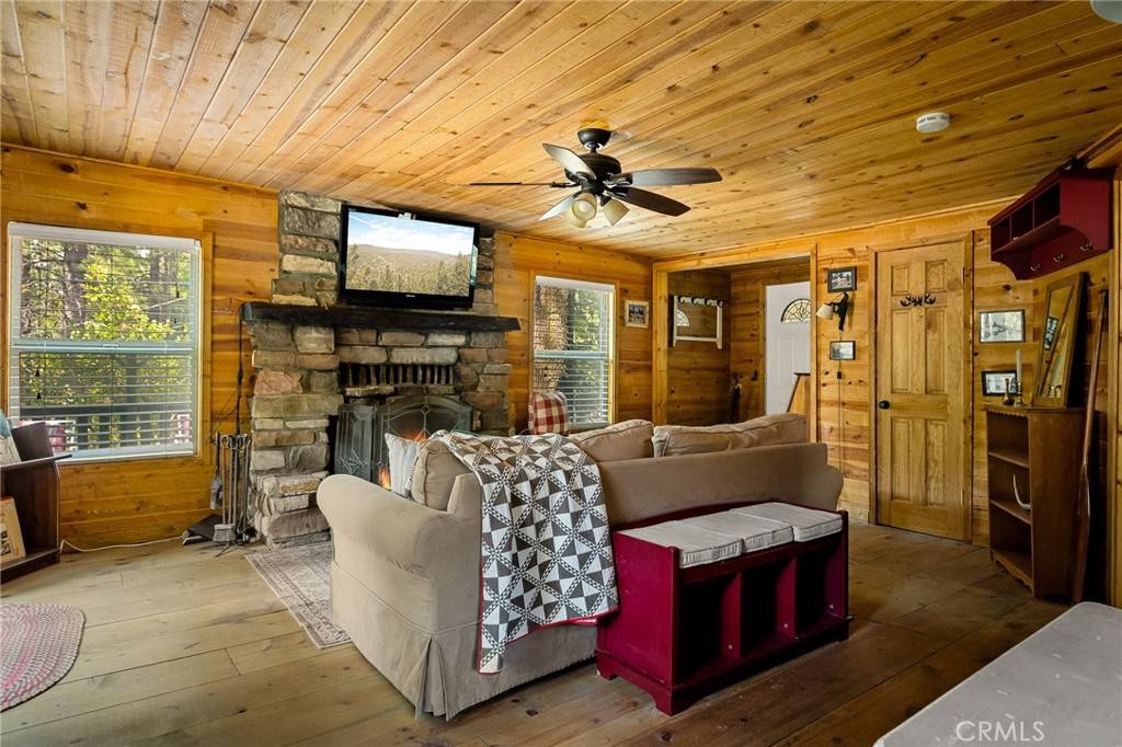 33400 Bluebird DR, Green Valley Lake, CA 92341