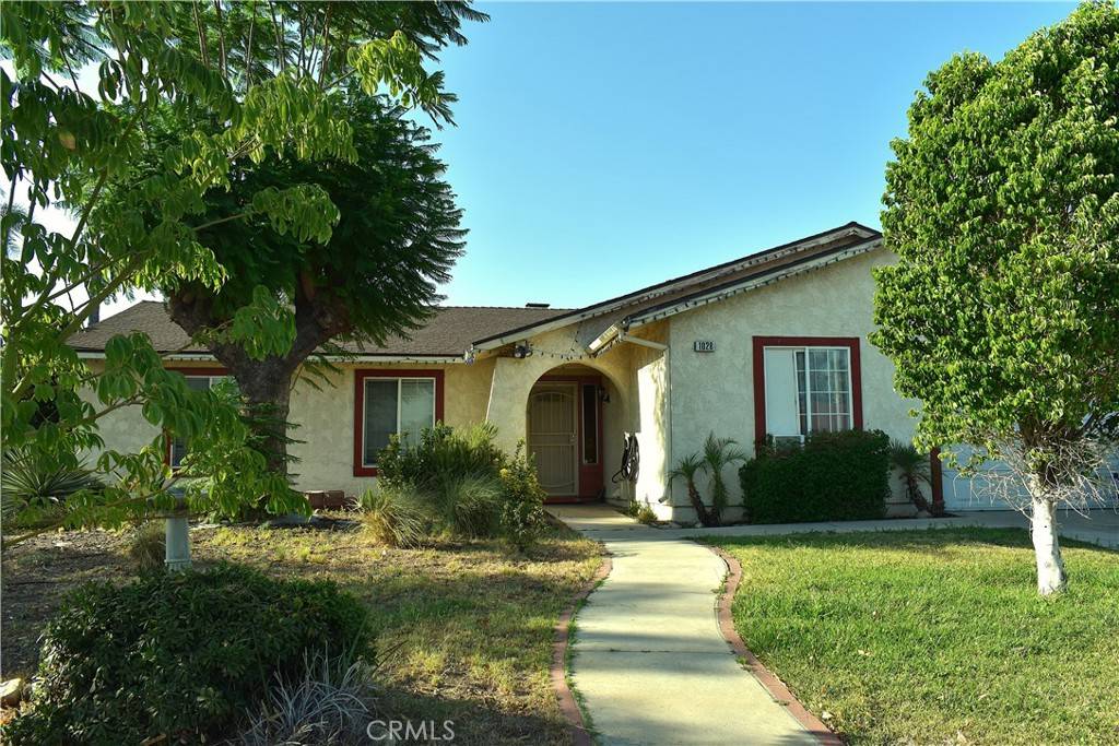 1028 W Woodcrest ST, Bloomington, CA 92316