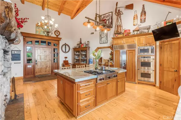Running Springs, CA 92382,30757 Knoll View DR