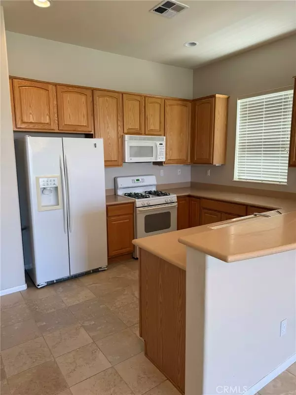 Beaumont, CA 92223,979 Essex RD