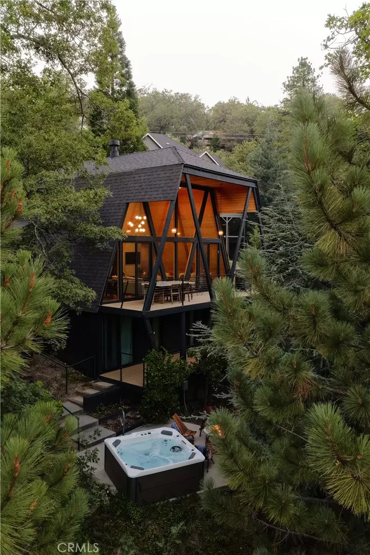 Lake Arrowhead, CA 92352,27592 W Shore RD