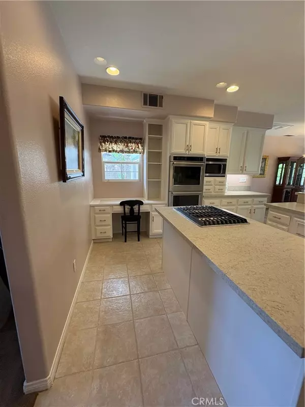 Redlands, CA 92373,524 Golden West DR