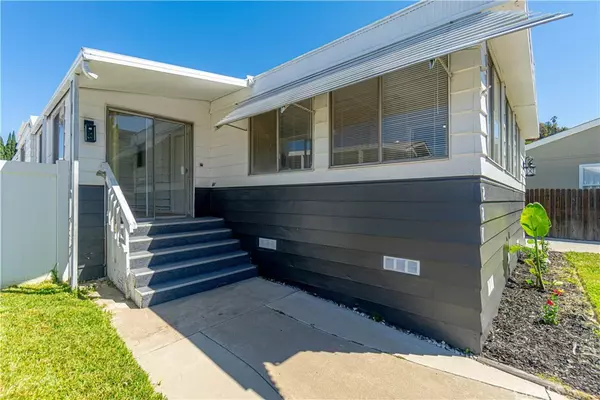 Corona, CA 92878,4901 Green River RD #227