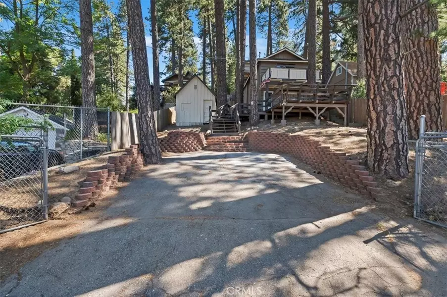 22988 Pine LN, Crestline, CA 92325