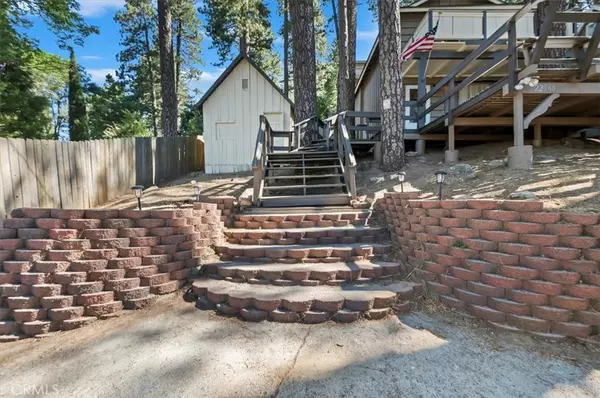 22988 Pine LN, Crestline, CA 92325