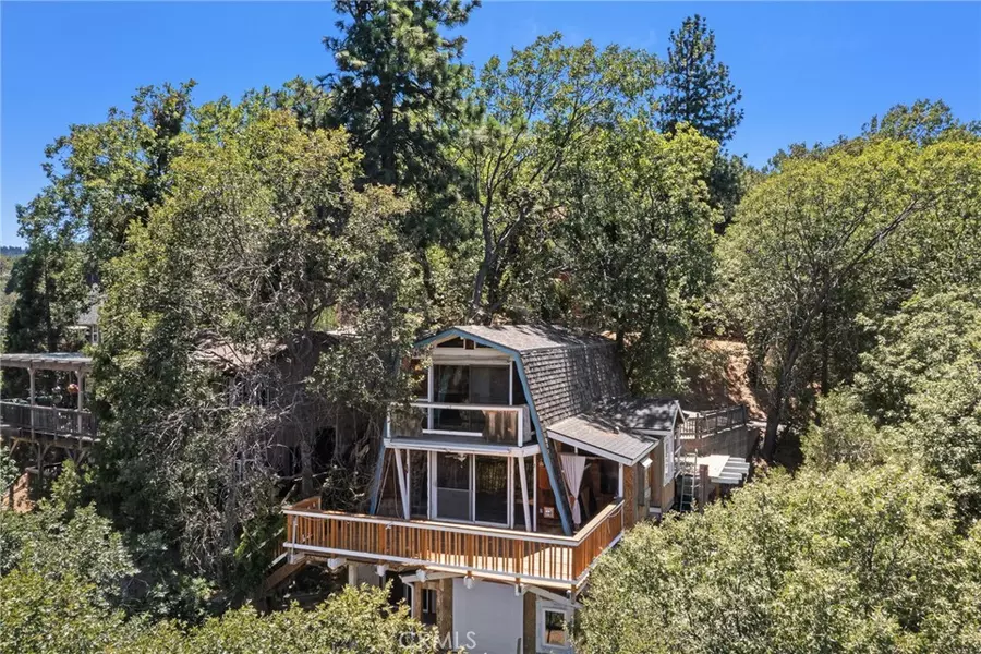 261 Davos CT, Crestline, CA 92325