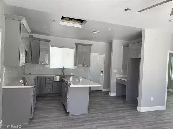 Corona, CA 92879,1204 Palm AVE #2