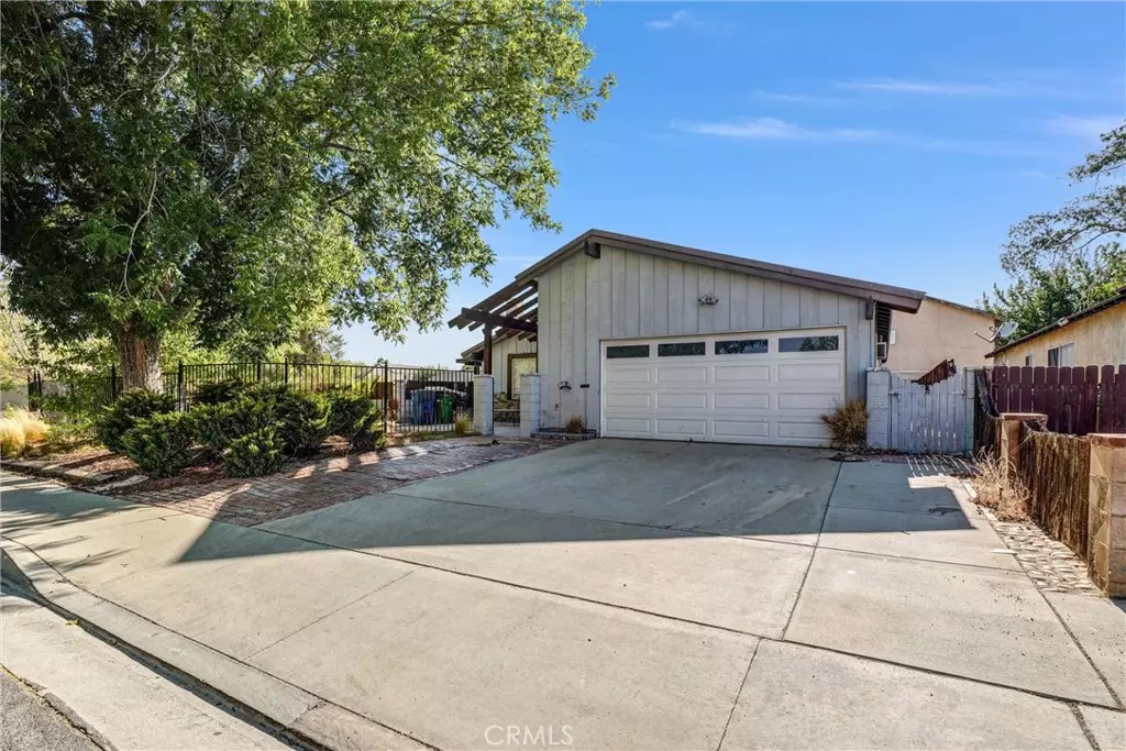 Lancaster, CA 93535,44527 E 12th ST E