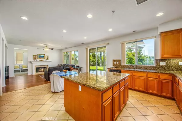 Highland, CA 92346,6858 Bacon LN