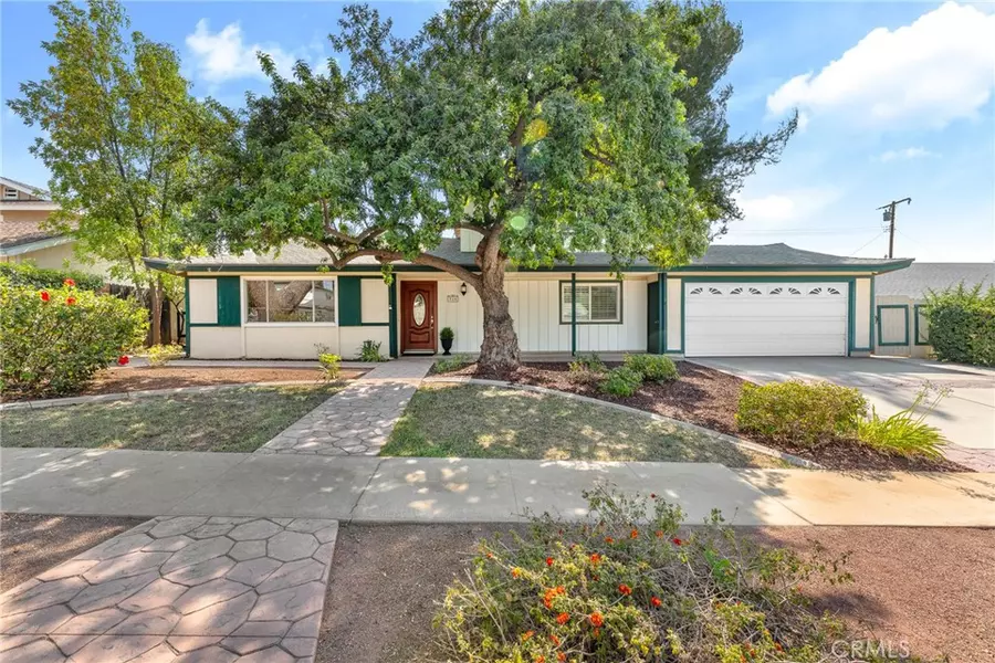 718 Robinhood LN, Redlands, CA 92373