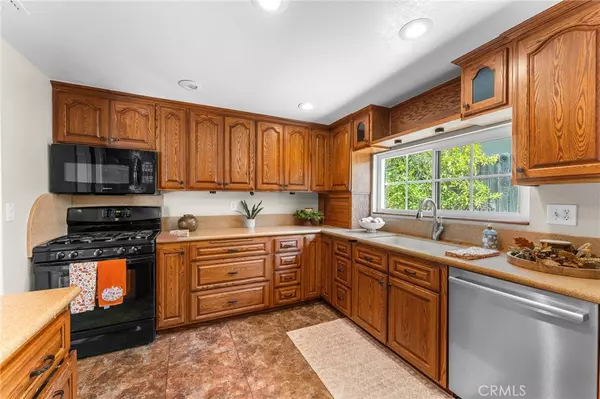 Redlands, CA 92373,718 Robinhood LN