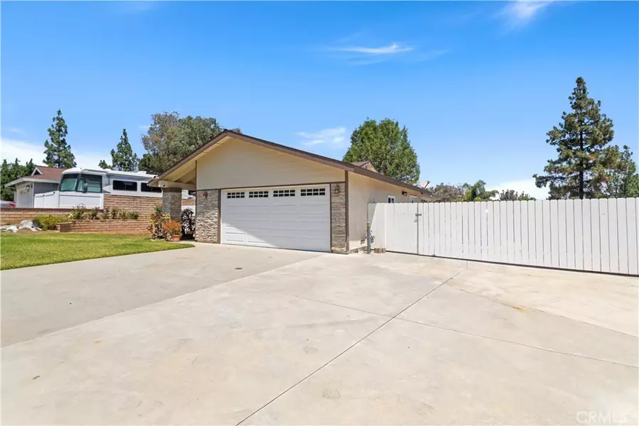 1633 W Ontario AVE, Corona, CA 92882