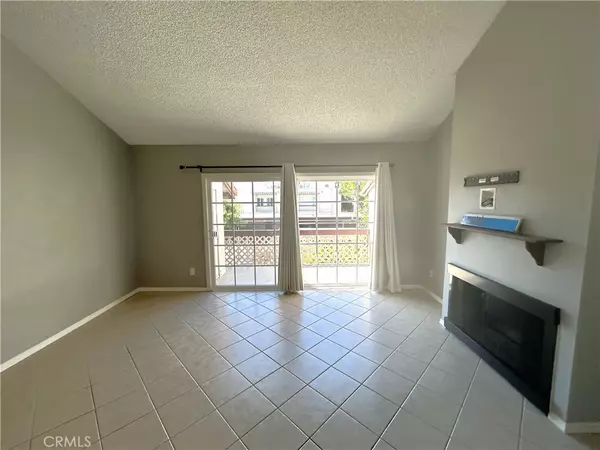 Orange, CA 92868,700 W La Veta AVE #P2