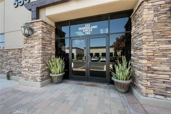 555 Queensland CIR #102, Corona, CA 92879