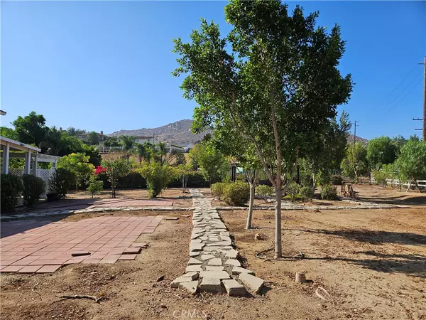 Norco, CA 92860,410 Caliente DR