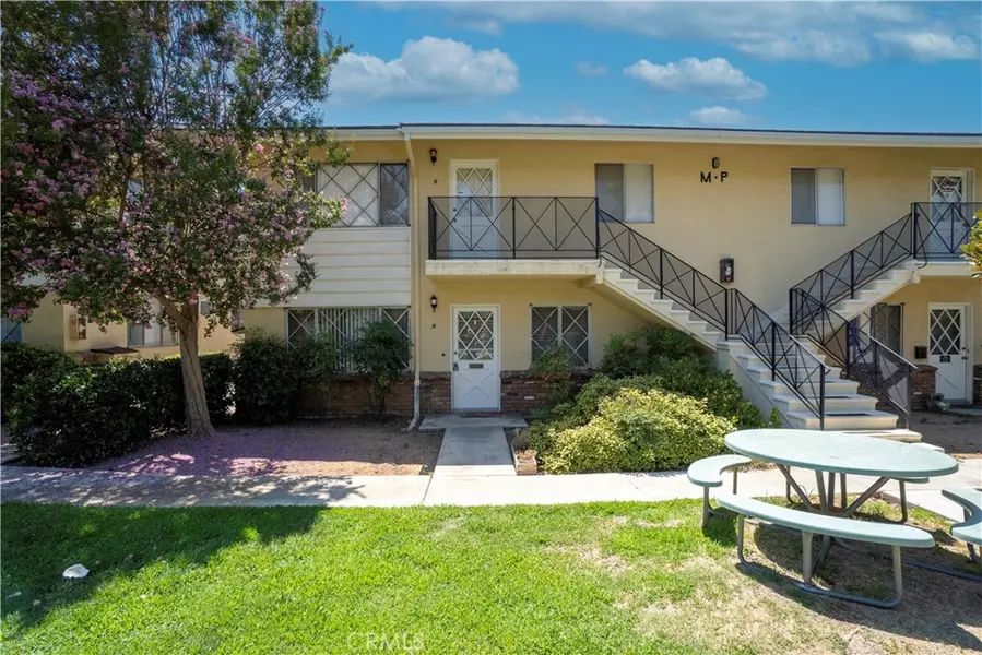 534 Roosevelt RD #M, Redlands, CA 92374