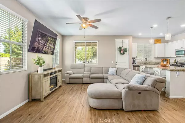 Colton, CA 92324,2002 Juniper LN