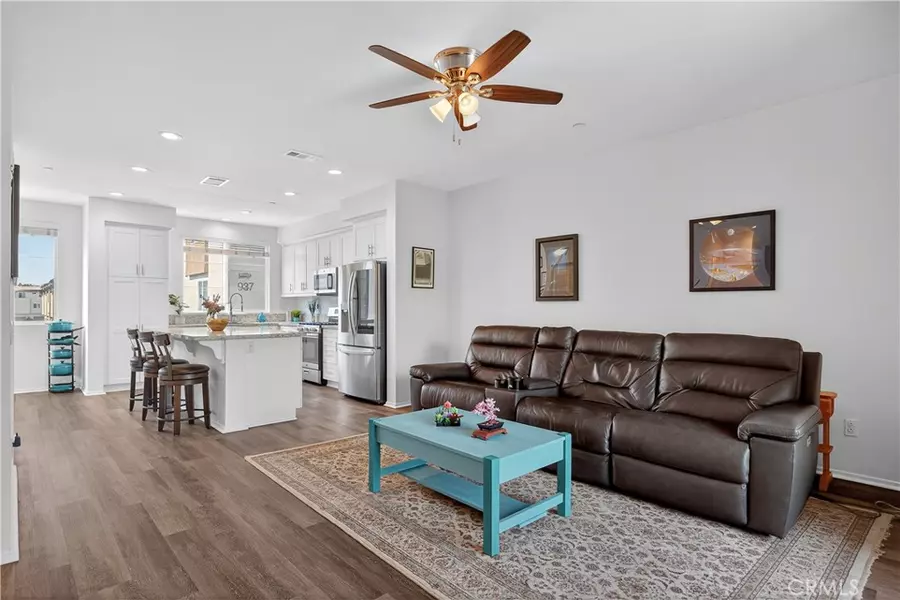 893 Tangelo WAY #103, Corona, CA 92878