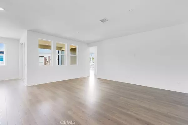 Ontario, CA 91764,980 N Tangent Privado #305