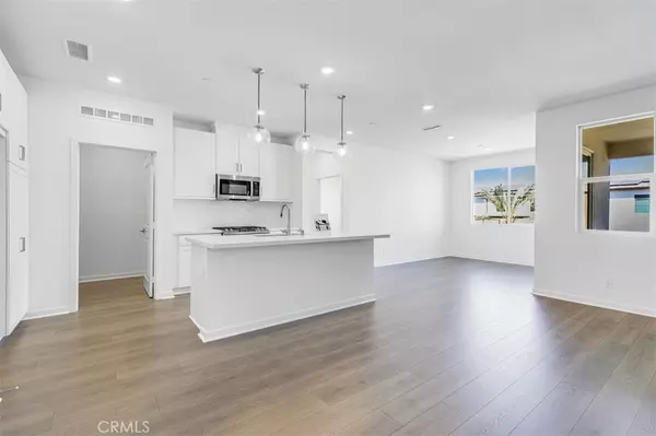 Ontario, CA 91764,980 N Tangent Privado #305