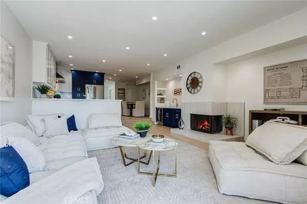 Los Angeles, CA 90049,11919 Mayfield #2