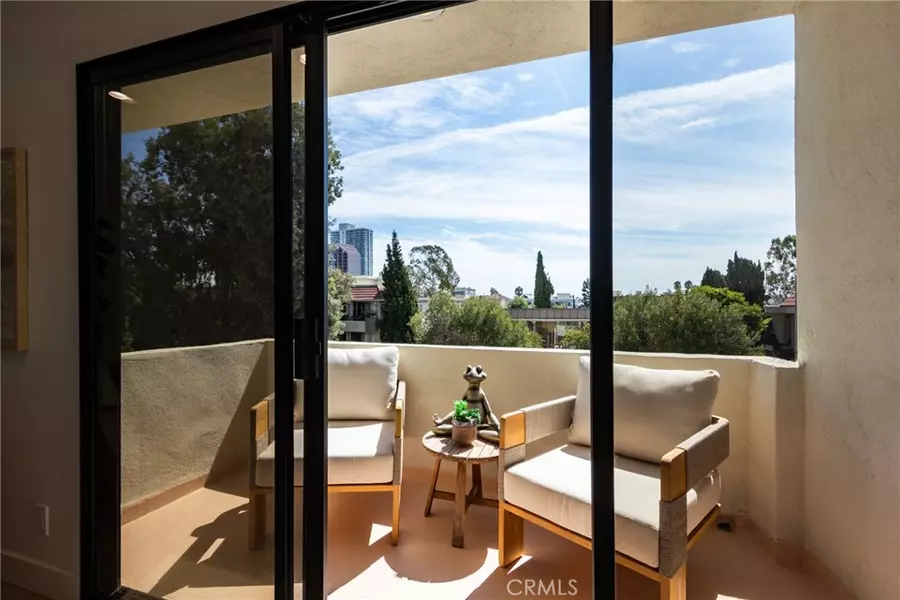 11919 Mayfield #2, Los Angeles, CA 90049