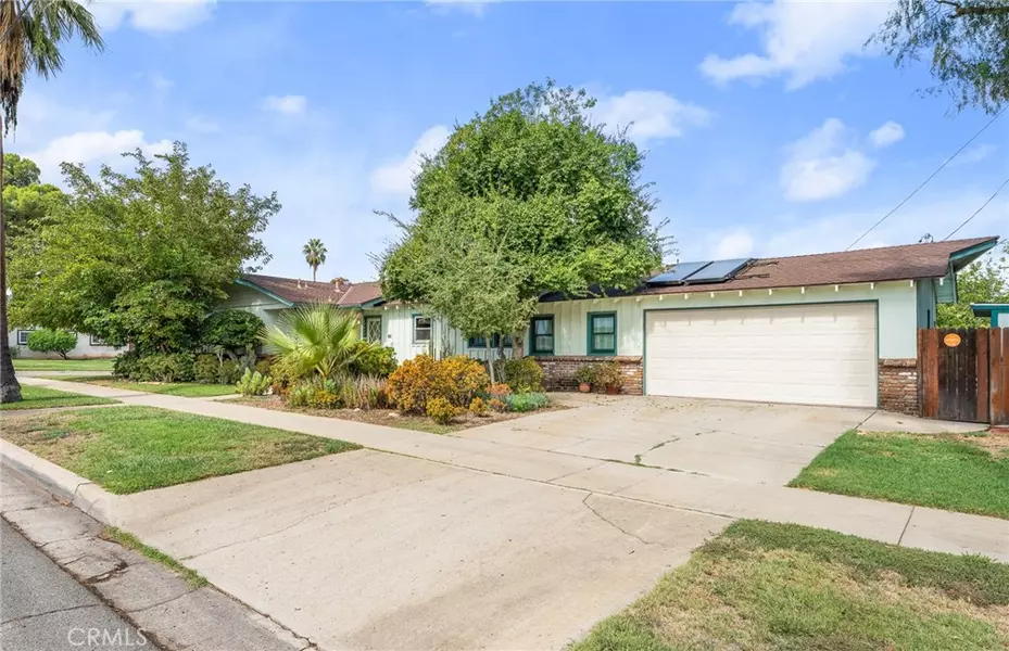 1044 W Cypress AVE, Redlands, CA 92373