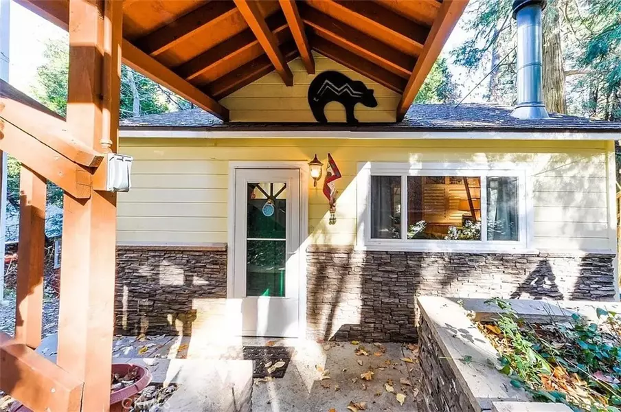 743 Woodland RD, Crestline, CA 92325