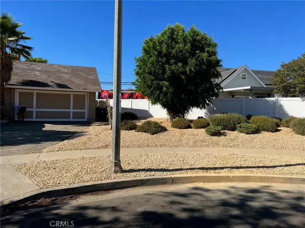 Corona, CA 92879,421 Royal CIR