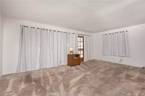 Lancaster, CA 93534,828 W Avenue J14