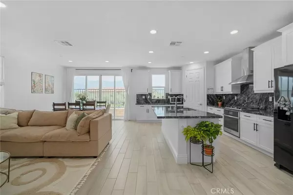 Corona, CA 92883,24205 Selwood DR