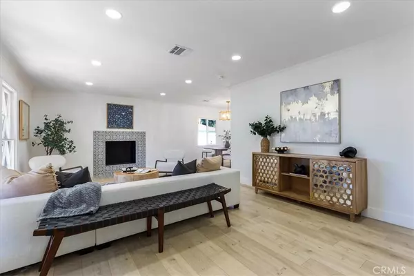 Van Nuys, CA 91401,5758 Costello AVE