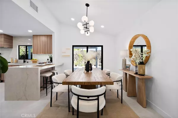 Palm Springs, CA 92264,1975 E Mark Leslie