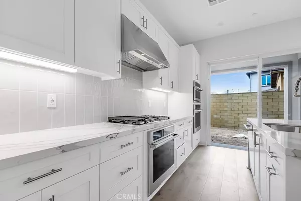 Irvine, CA 92618,205 Lily LOOP