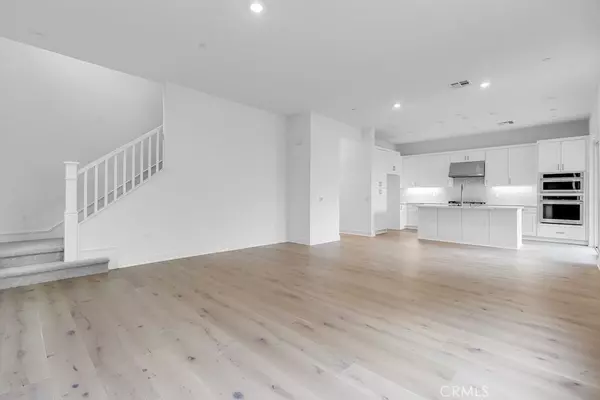 Irvine, CA 92618,205 Lily LOOP