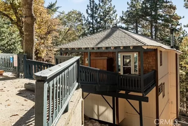 1215 Scenic Way, Rimforest, CA 92378