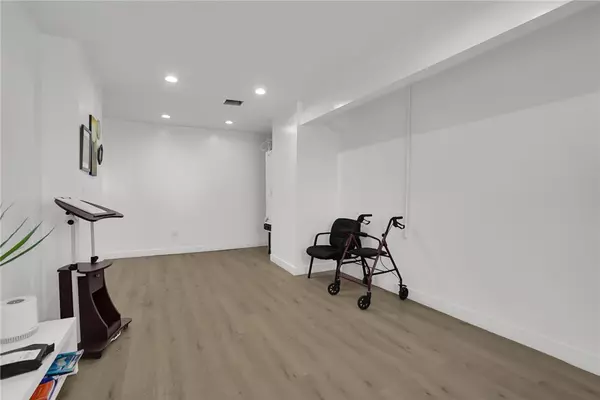 Inglewood, CA 90305,8469 S Van Ness