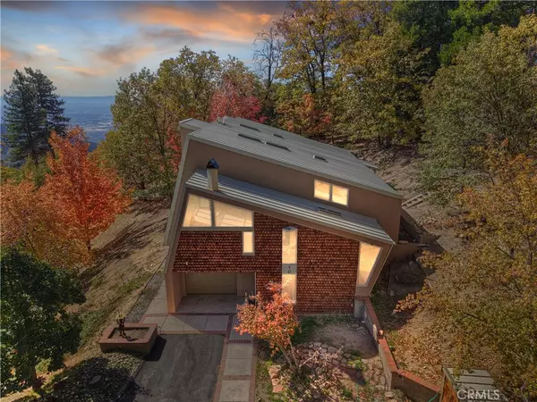 22 Holly DR, Running Springs, CA 92382