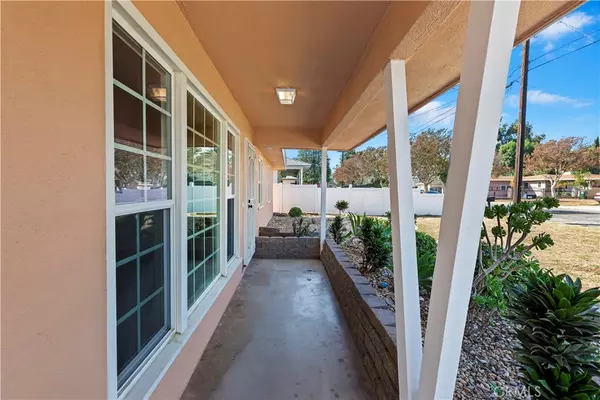 Fontana, CA 92335,17229 Hibiscus